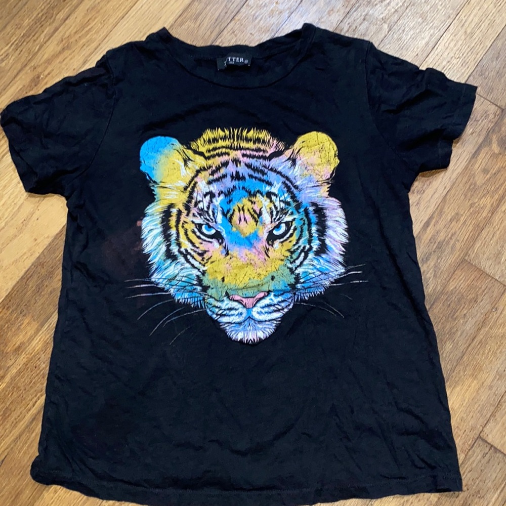 Woman’s tiger face black short sleeve shirt. Size medium